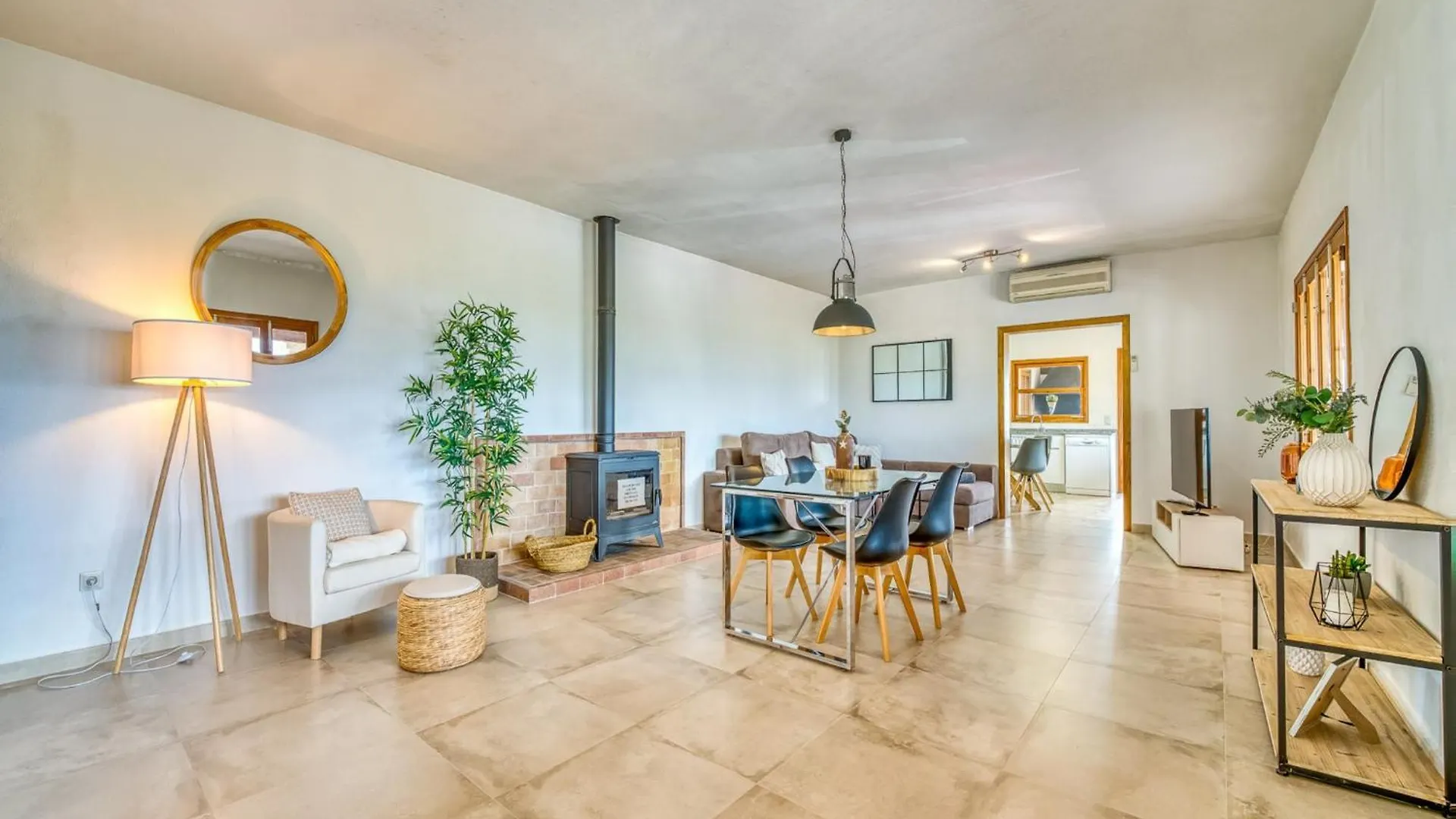 Finca With Panaromic Views In Mallorca Inca (Mallorca)